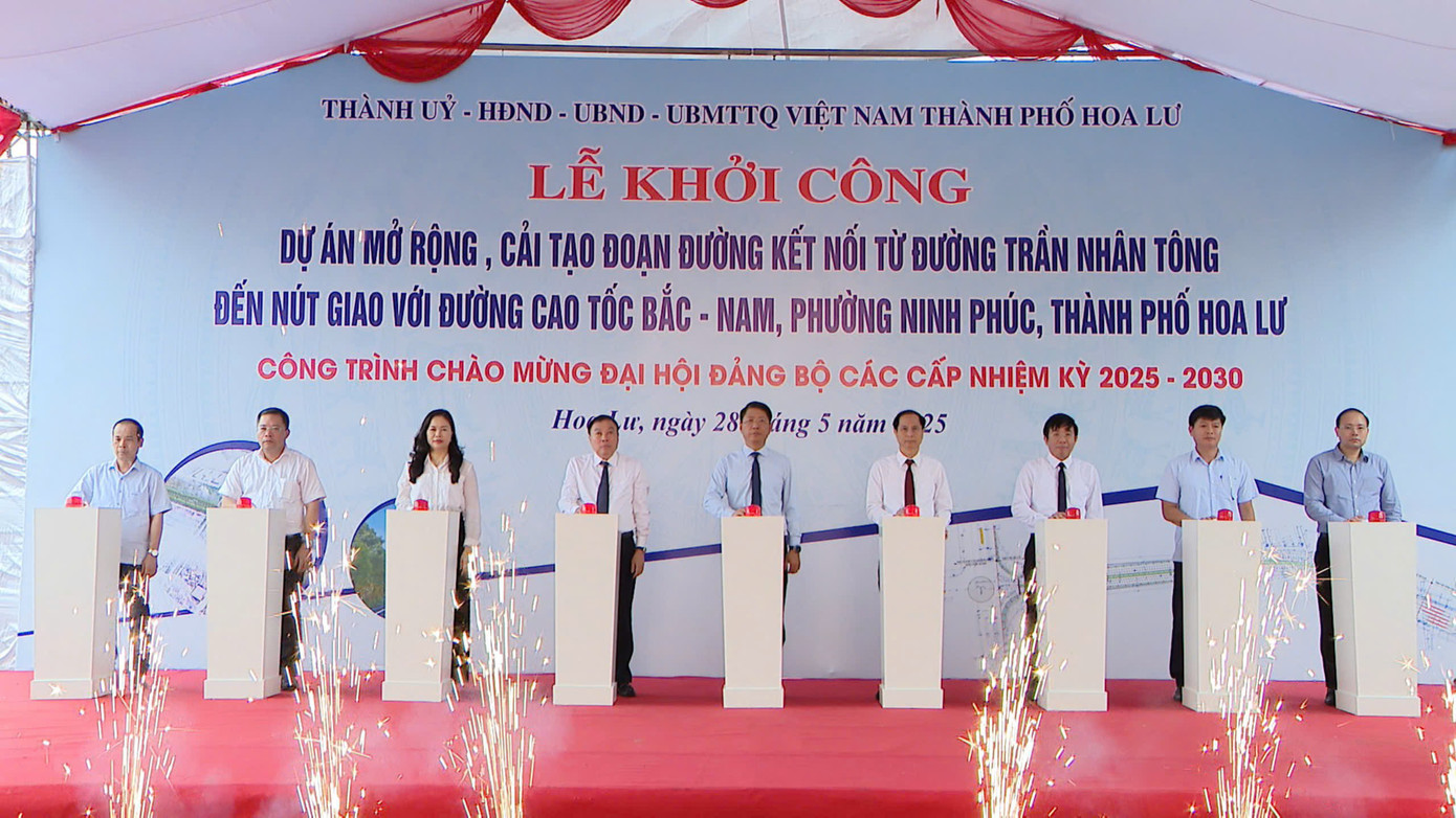 Các đại biểu tại lễ khởi công.