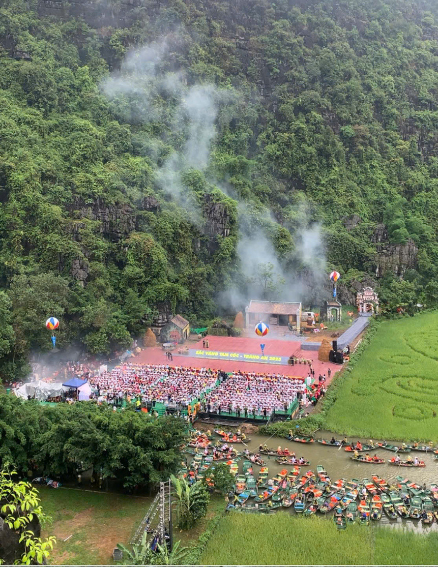 Một góc Tam Cốc nhìn từ trên cao.