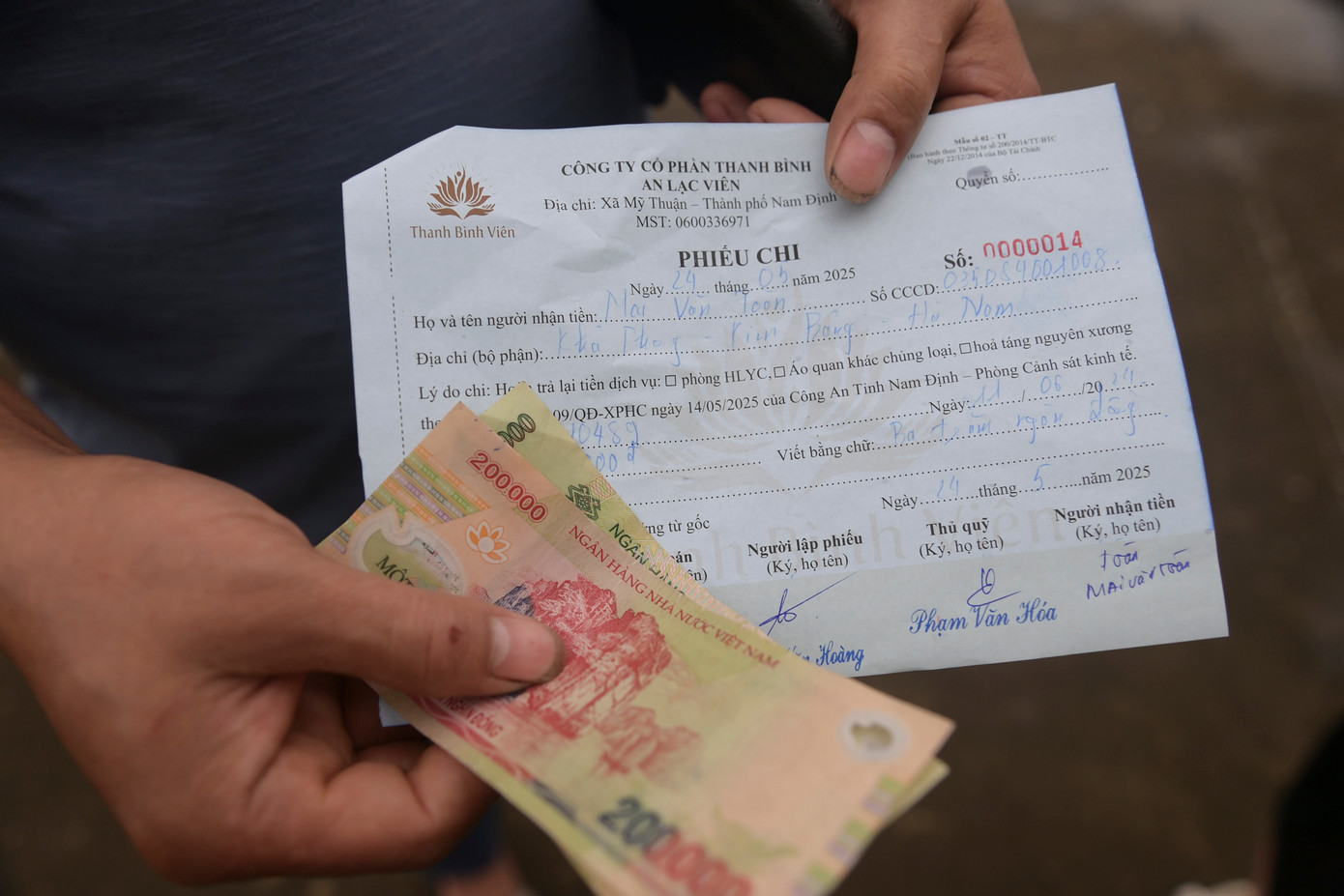 Nhận lại tiền từ Công ty Thanh Bình An Lạc Viên. Nhận lại tiền từ Công ty Thanh Bình An Lạc Viên.