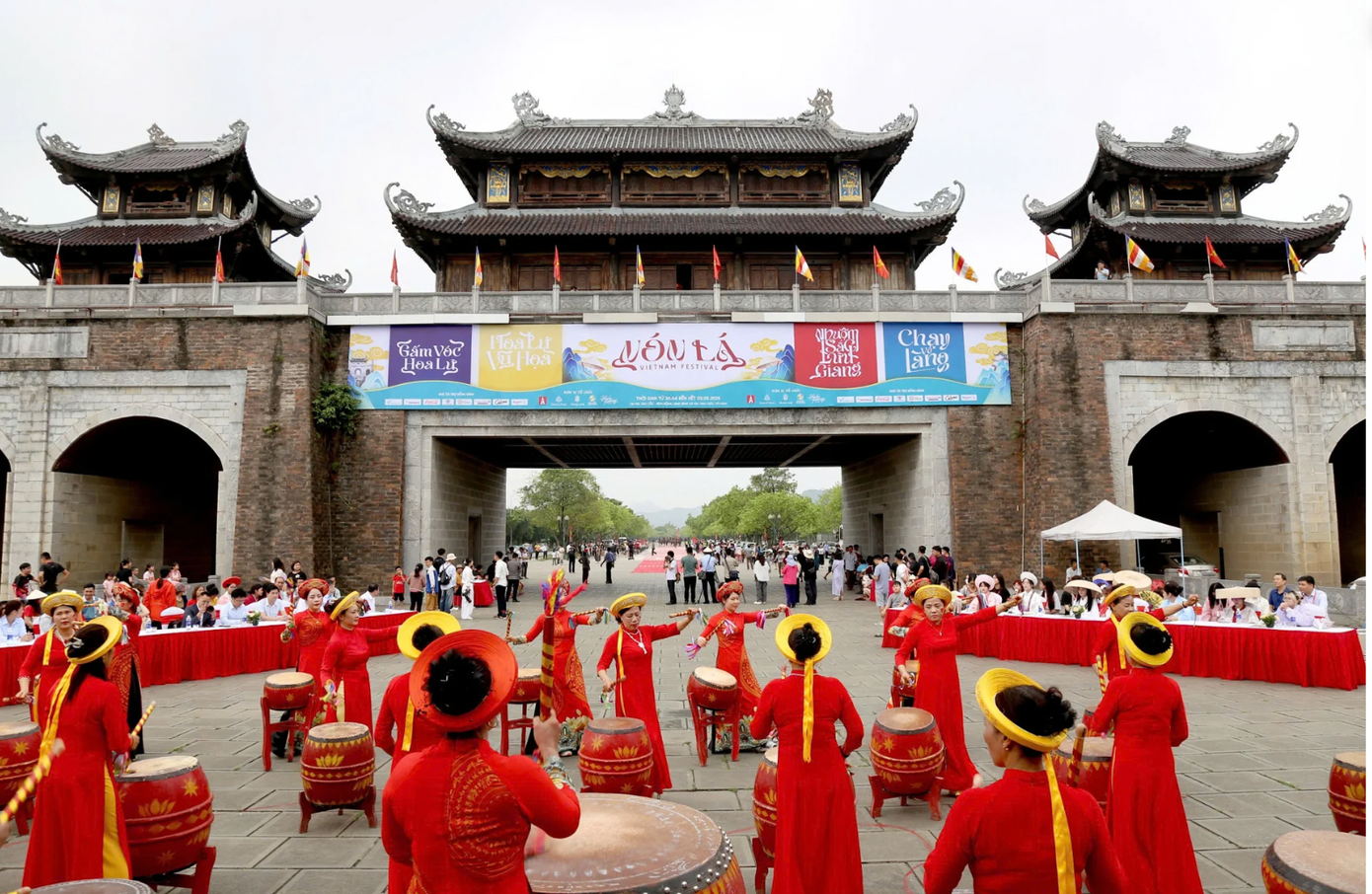 Biểu diễn văn nghệ tại Lễ khai mạc Nón lá - Việt Nam Festival 2025. Ảnh: M Đ. Biểu diễn văn nghệ tại Lễ khai mạc Nón lá - Việt Nam Festival 2025. Ảnh: M Đ.