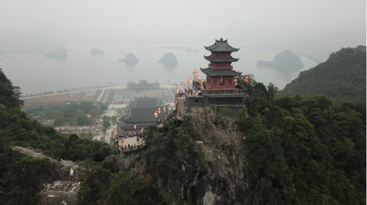 Chùa Ngọc nằm trong quần thể chùa Tam Chúc. Ảnh: Đ.H Chùa Ngọc nằm trong quần thể chùa Tam Chúc. Ảnh: Đ.H