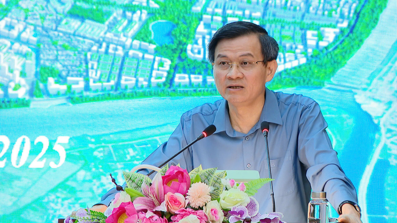 Bí thư Tỉnh uỷ Ninh Bình Đoàn Minh Huấn. Bí thư Tỉnh uỷ Ninh Bình Đoàn Minh Huấn.