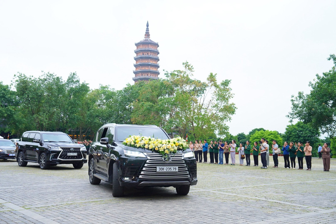 Xá lợi Phật rời chùa Bái Đính. Xá lợi Phật rời chùa Bái Đính.