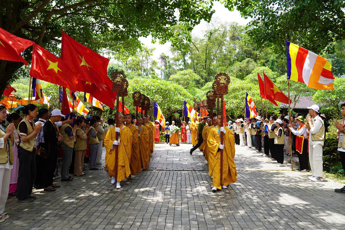 Lễ rước trang nghiêm.