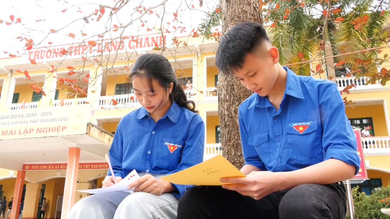 Thông qua những lá thư viết tay gửi các tân binh, các đoàn viên thanh niên thể hiện quyết tâm học tập, rèn luyện để trở thành những tân binh trong tương lai, những công dân tốt...