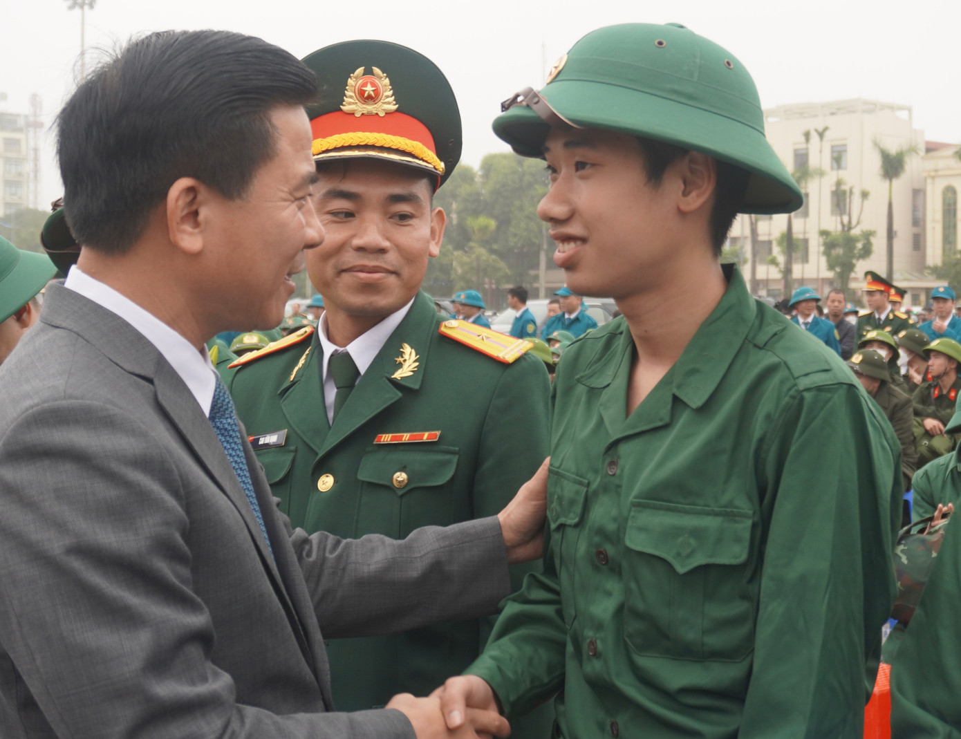 Bí thư Tỉnh uỷ Thanh Hoá Đỗ Trọng Hưng động viên, chúc tân binh N.N.T hoàn thành tốt nhiệm vụ Bí thư Tỉnh uỷ Thanh Hoá Đỗ Trọng Hưng động viên, chúc tân binh N.N.T hoàn thành tốt nhiệm vụ