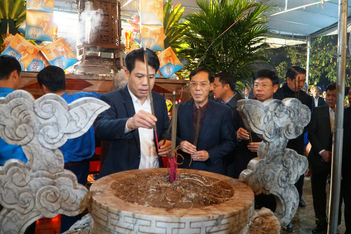 Lễ khai ấn tại Đền thờ Trần Hưng Đạo ở làng Thổ Khối, xã Yên Dương, huyện Hà Trung được diễn ra với các phần lễ tế, rước ấn, khai ấn và phát ấn. Lễ khai ấn tại Đền thờ Trần Hưng Đạo ở làng Thổ Khối, xã Yên Dương, huyện Hà Trung được diễn ra với các phần lễ tế, rước ấn, khai ấn và phát ấn.