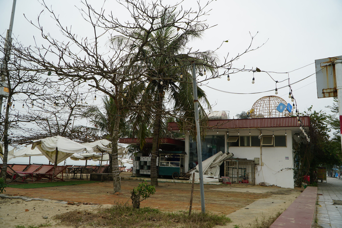 Ngày 27/2, trao đổi nhanh với P.V báo Tiền Phong, ông Lê Văn Tú, Chủ tịch UBND TP Sầm Sơn cho biết, hiện thành phố đang phối hợp với cơ quan chức năng để chuẩn bị tiếp nhận hồ sơ cũng như các hạng mục do FLC đã đầu tư tại Dự án Không gian du lịch ven biển phía Đông đường Hồ Xuân Hương Ngày 27/2, trao đổi nhanh với P.V báo Tiền Phong, ông Lê Văn Tú, Chủ tịch UBND TP Sầm Sơn cho biết, hiện thành phố đang phối hợp với cơ quan chức năng để chuẩn bị tiếp nhận hồ sơ cũng như các hạng mục do FLC đã đầu tư tại Dự án Không gian du lịch ven biển phía Đông đường Hồ Xuân Hương