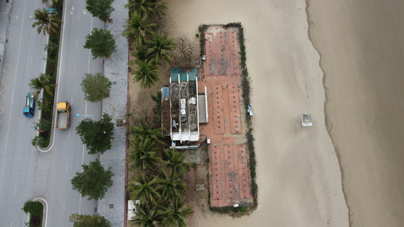 Theo hồ sơ, Dự án Không gian du lịch ven biển phía Đông đường Hồ Xuân Hương được UBND tỉnh Thanh Hoá phê duyệt đề xuất dự án và phê duyệt kết quả lựa chọn nhà đầu tư theo hình thức hợp đồng BOT vào các năm 2015, 2016. Loại hình hợp đồng là xây dựng - kinh doanh - chuyển giao (BOT) tại địa chỉ phường Quảng Cư, phường Trường Sơn, phường Bắc Sơn và phường Trung Sơn (TP Sầm Sơn). Theo hồ sơ, Dự án Không gian du lịch ven biển phía Đông đường Hồ Xuân Hương được UBND tỉnh Thanh Hoá phê duyệt đề xuất dự án và phê duyệt kết quả lựa chọn nhà đầu tư theo hình thức hợp đồng BOT vào các năm 2015, 2016. Loại hình hợp đồng là xây dựng - kinh doanh - chuyển giao (BOT) tại địa chỉ phường Quảng Cư, phường Trường Sơn, phường Bắc Sơn và phường Trung Sơn (TP Sầm Sơn).