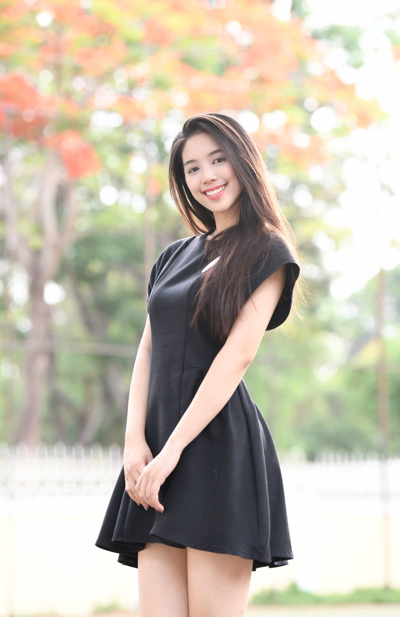 Trước thềm chung kết, thí sinh Trần Ngọc Châu Anh bày tỏ hy vọng có cơ hội lọt vào top 3 Hoa hậu Việt Nam 2024. Cô được nhận xét có nụ cười tươi và năng lượng tích cực trong quá trình tham gia cuộc thi.