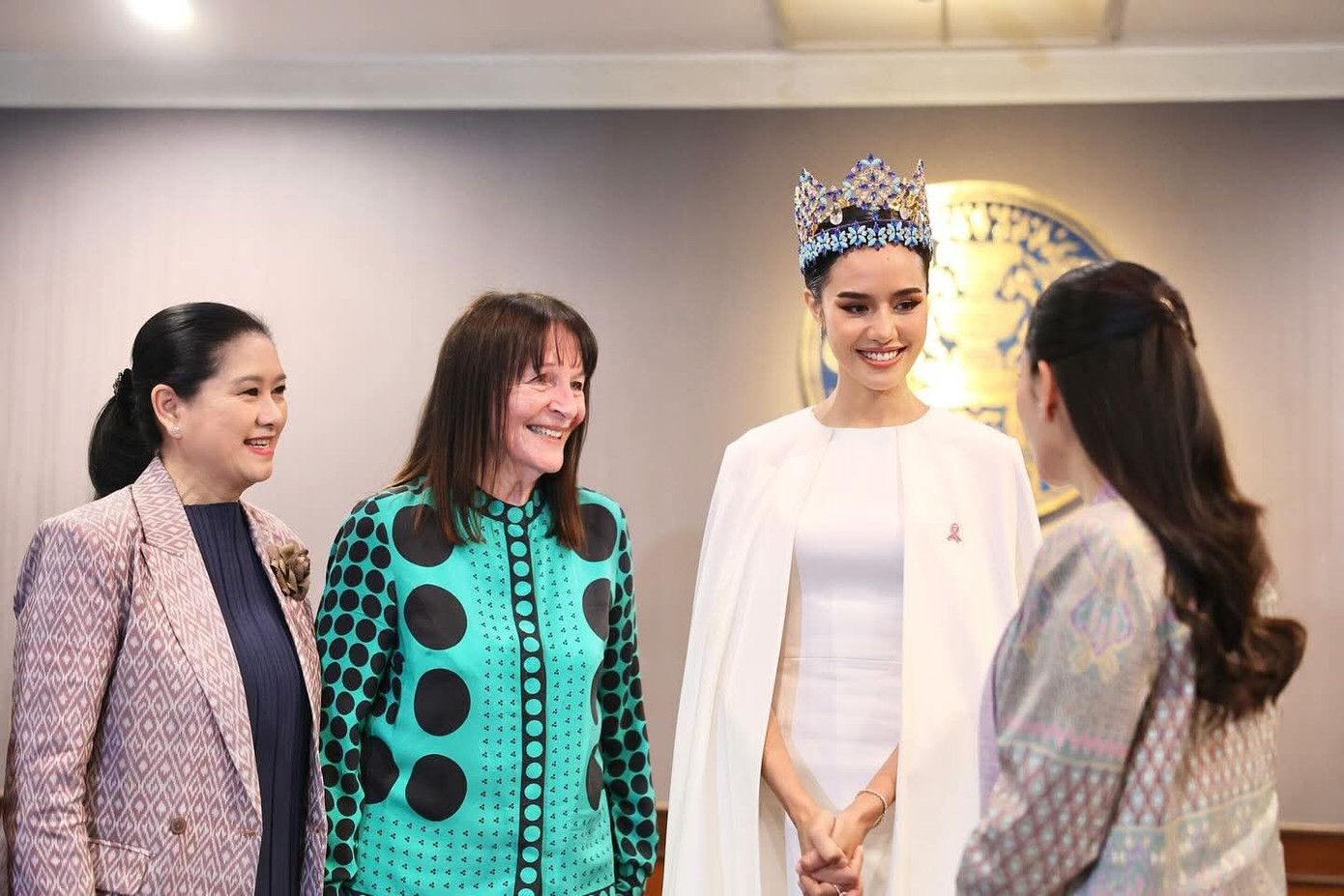 Hoa hậu Thế giới 2025 Suchata Chuangsri diện kiến Thủ tướng Thái Lan Paetongtarn Shinawatra.