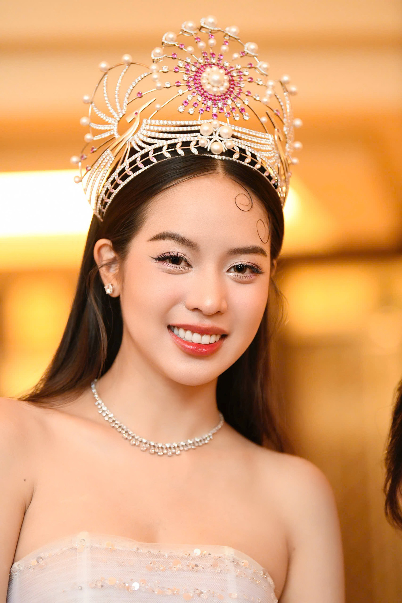 “Khi mới đăng quang, tôi lo lắng, bất an, lo không tạo được dấu ấn. Tuy nhiên hiện tại, tôi vui vì làm được nhiều điều, có dấu ấn riêng nhờ danh hiệu Hoa hậu Quốc tế. Tôi không có gì tiếc nuối trong hành trình vừa qua”, Thanh Thủy nói.