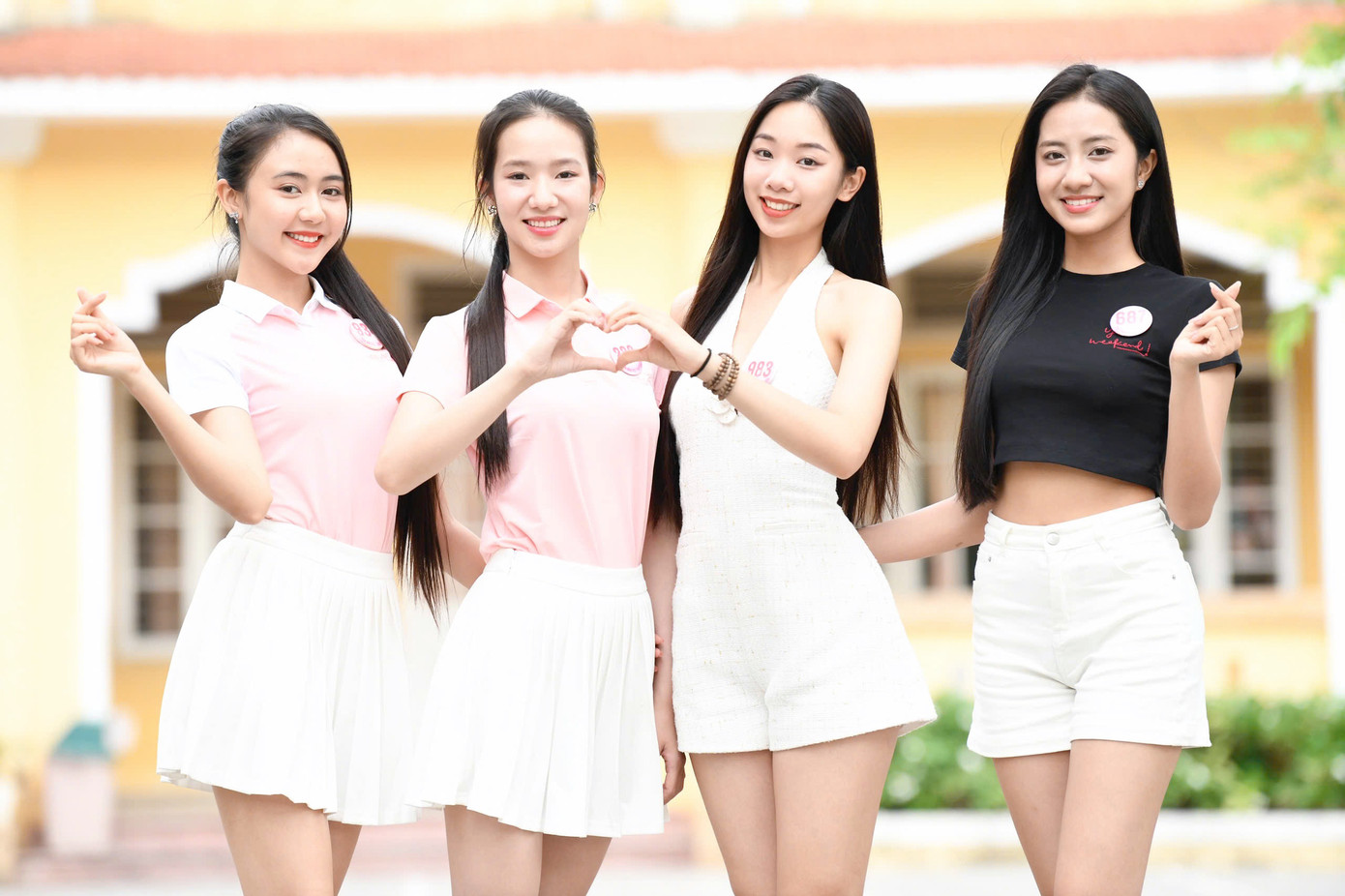 3 ngày trước chung kết, không khí tập luyện của 25 thí sinh Hoa hậu Việt Nam 2024 diễn ra sôi nổi. Các cô gái mặc trang phục năng động, khỏe khoắn cho những buổi tập đồng diễn, vũ đạo, catwalk. Sau hơn một tuần tập trung cho vòng chung kết, họ đã có những trải nghiệm đáng nhớ tại TP Huế.