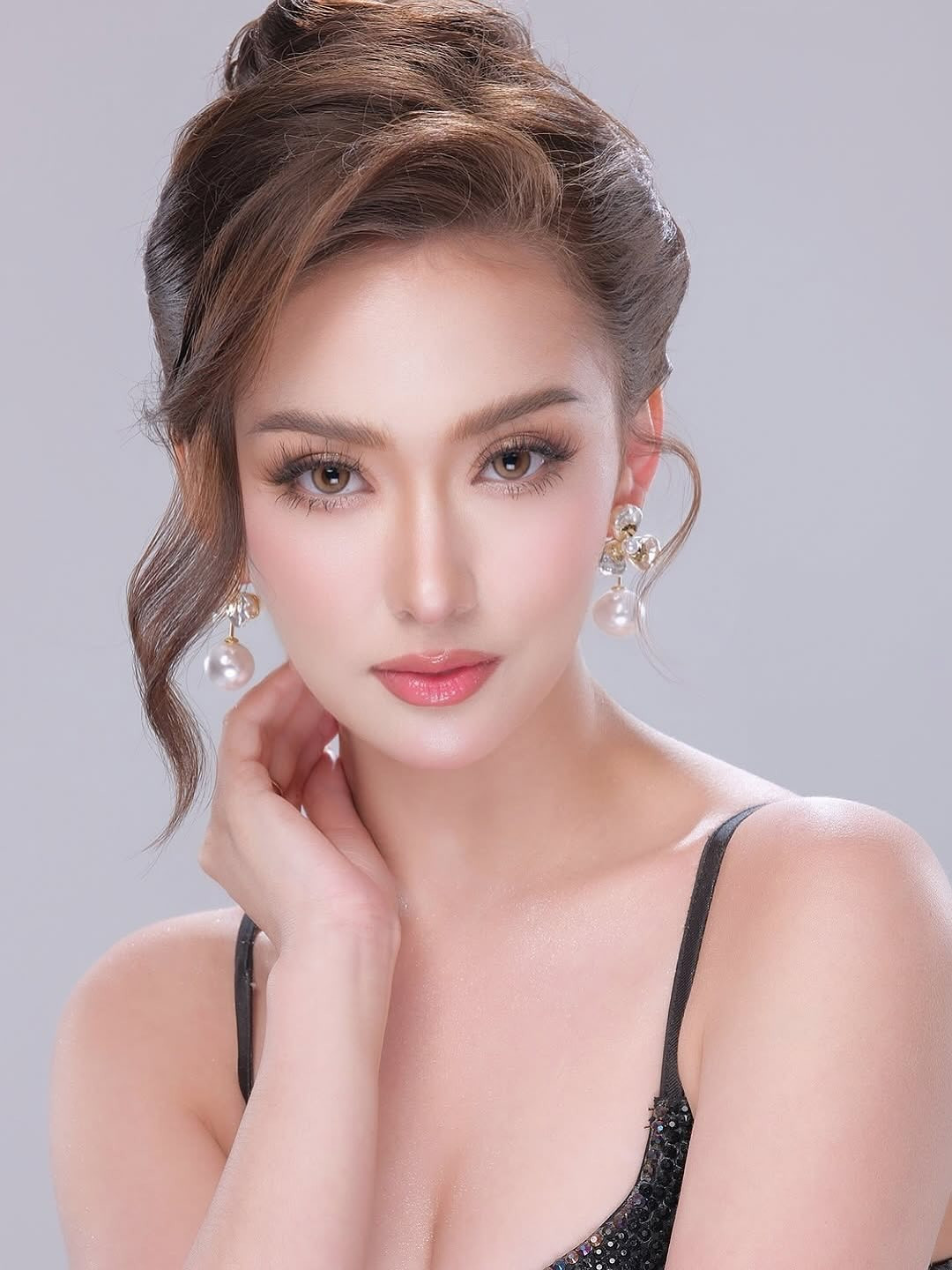 Trong đêm chung kết Binibining Pilipinas 2025, Katrina đã dành sự tưởng nhớ tới người mẹ quá cố của mình bằng cách diện bộ váy dạ hội.