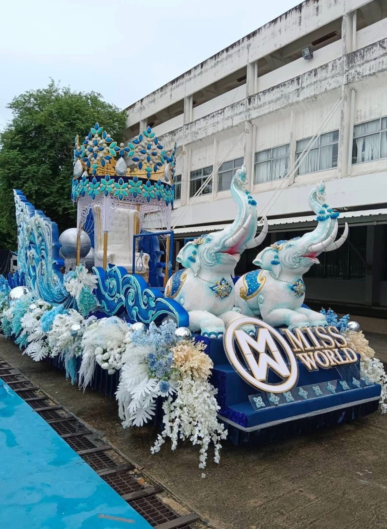 Suchata Chuangsri sẽ có buổi diễu hành qua các tuyến phố sầm uất nhất ở Bangkok. Sau đó, cô tham gia nhiều sự kiện chào mừng được tổ chức bởi chính phủ và công ty chủ quản - TPN Global.