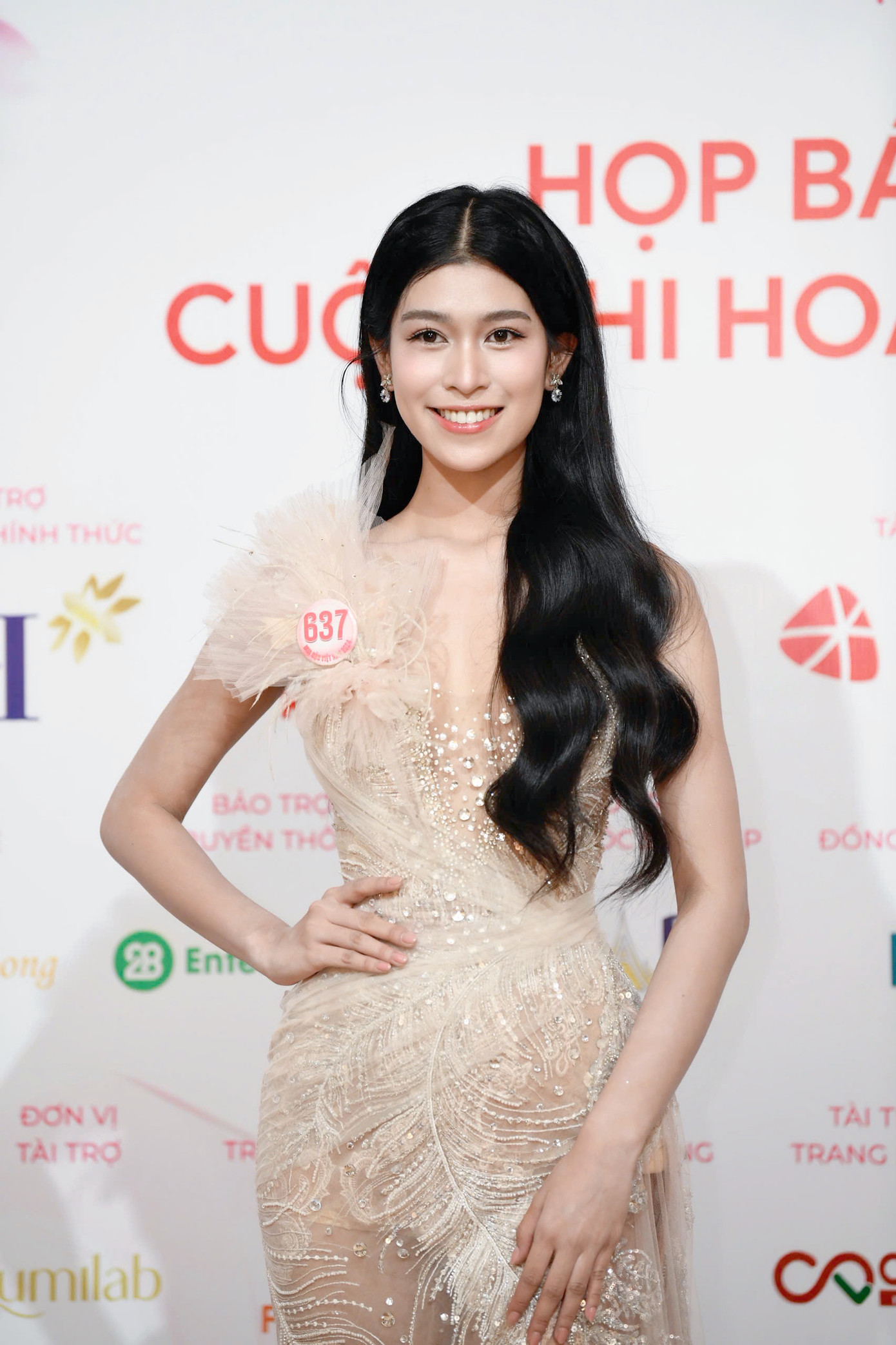 Thí sinh Nguyễn Thanh Thảo, SBD 637, sinh năm 2006, đến từ Thủ đô Hà Nội. Thanh Thảo cao 1,71 m, nặng 48 kg, số đo ba vòng 75-59-90 cm. Cô là một trong bốn thí sinh nhỏ tuổi nhất cuộc thi Hoa hậu Việt Nam 2024.