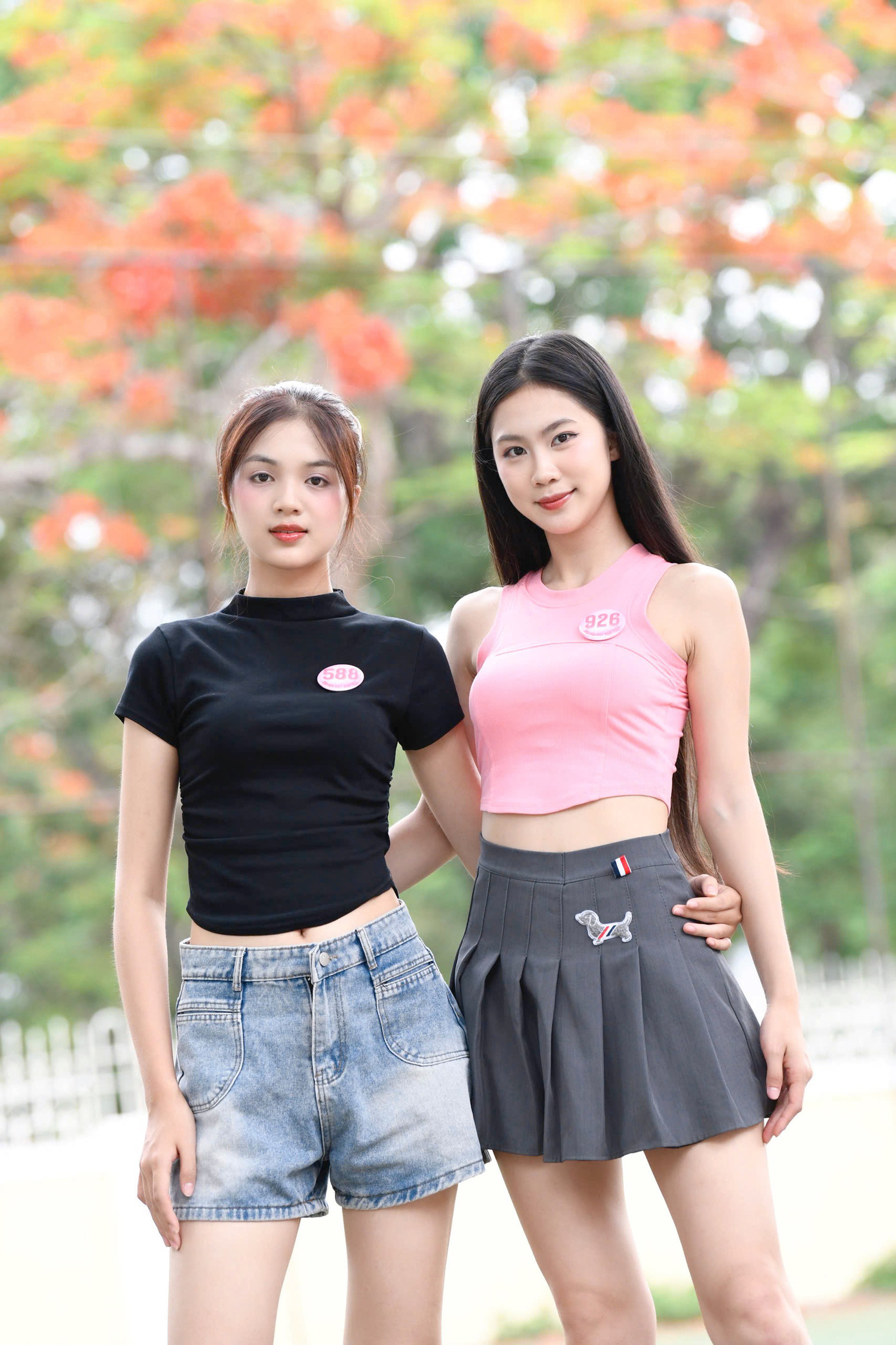 Hai thí sinh Trần Minh Thu và Nguyễn Thị Thu Hằng diện crop-top, khoe eo thon trong những buổi tập luyện. "Chúng tôi đang tích cực tập luyện để có thể mang đến cho khán giả những màn trình diễn bùng cháy, mãn nhãn", Thu Hằng chia sẻ. Trong khi đó thí sinh Minh Thu nói cô thấy buồn khi cuộc thi sắp kết thúc nhưng tin rằng với những gì đã trải nghiệm tại Hoa hậu Việt Nam 2024, tất cả 25 thí sinh đều có những dấu mốc mới rực rỡ.