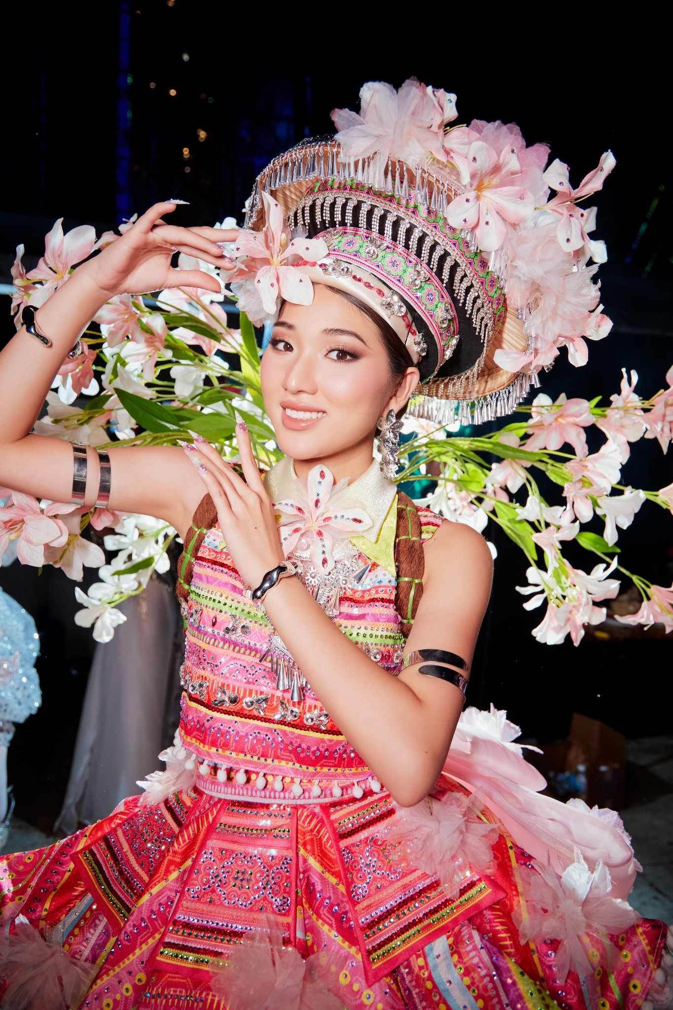 Hai thí sinh Thùy Trang và Thu Thảo rút lui ngay trước bán kết Hoa hậu Hoàn vũ Việt Nam 2025.