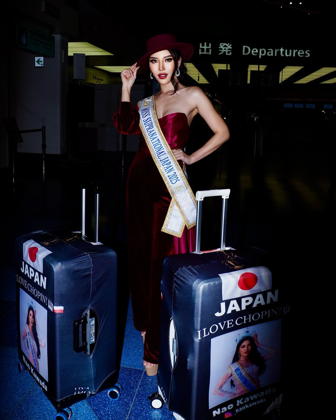 Đại diện Nhật Bản - Nao Kawada - diện trang phục cá tính khi lên đường sang Ba Lan. Cô năm nay 26 tuổi là người mẫu. Kawada có kinh nghiệm sắc đẹp, từng tham gia nhiều cuộc thi. Lần gần đây nhất, cô dự thi The Miss Globe 2023.