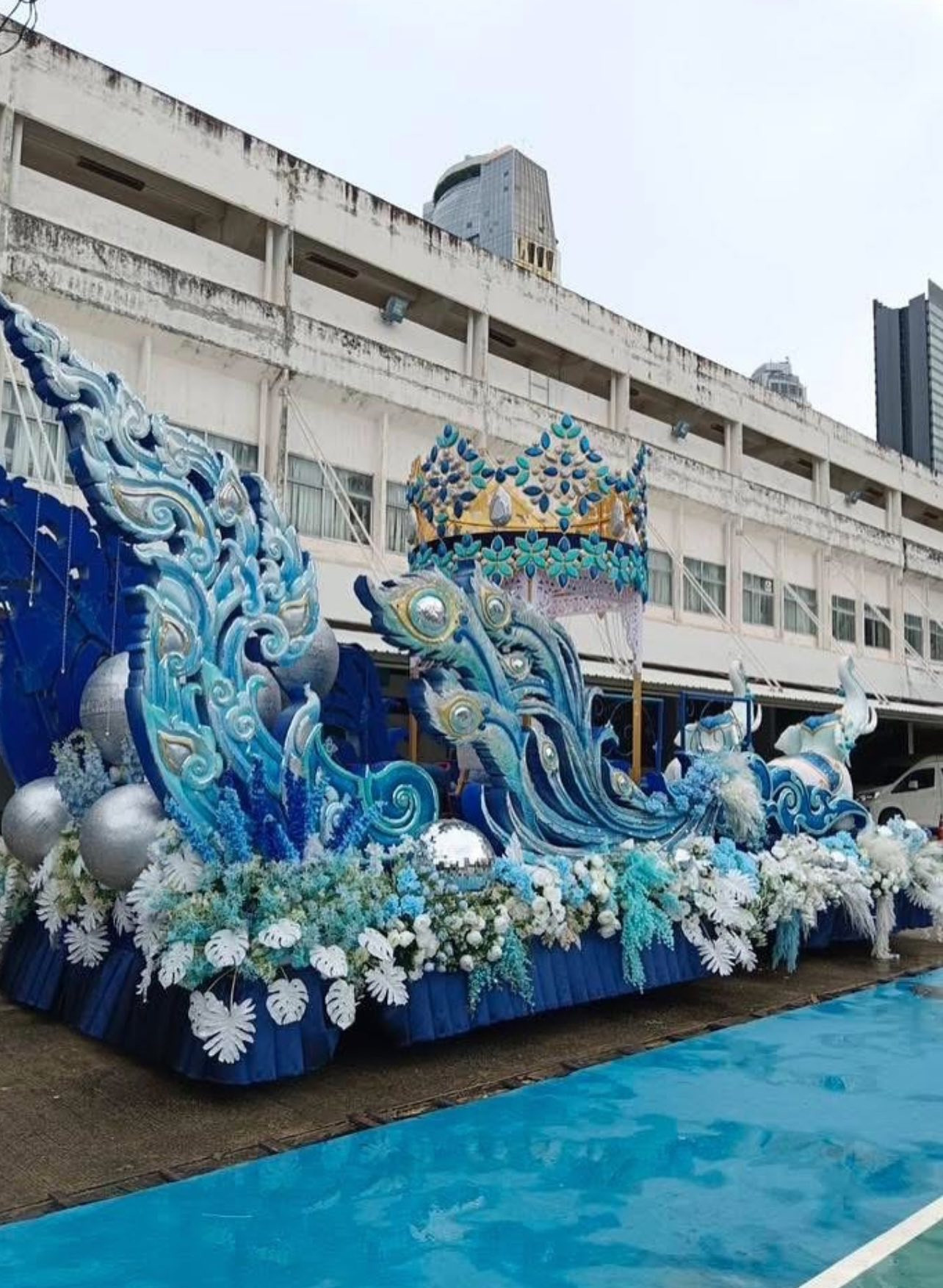 Suchata Chuangsri sẽ có buổi diễu hành qua các tuyến phố sầm uất nhất ở Bangkok. Sau đó, cô tham gia nhiều sự kiện chào mừng được tổ chức bởi chính phủ và công ty chủ quản - TPN Global.