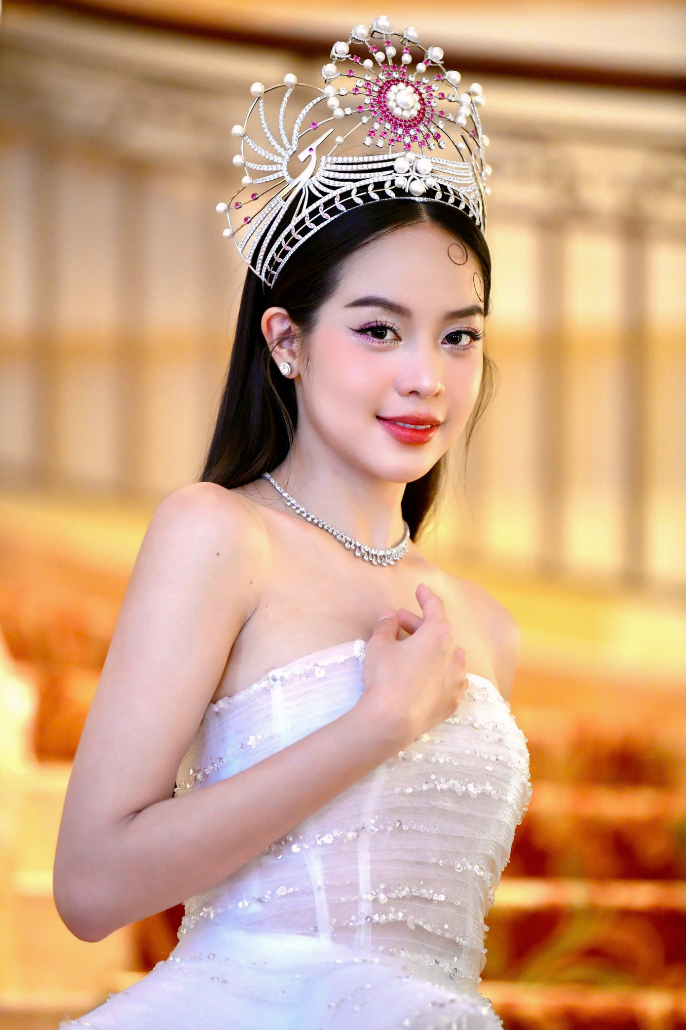 Thanh Thủy mong các thí sinh giữ được phong độ cho đêm chung kết. Cô vui vì thấy 25 thí sinh rạng rỡ, động viên nhau, chia sẻ với ban tổ chức khi đêm chung kết dời lịch do điều kiện thời tiết dị thường.
