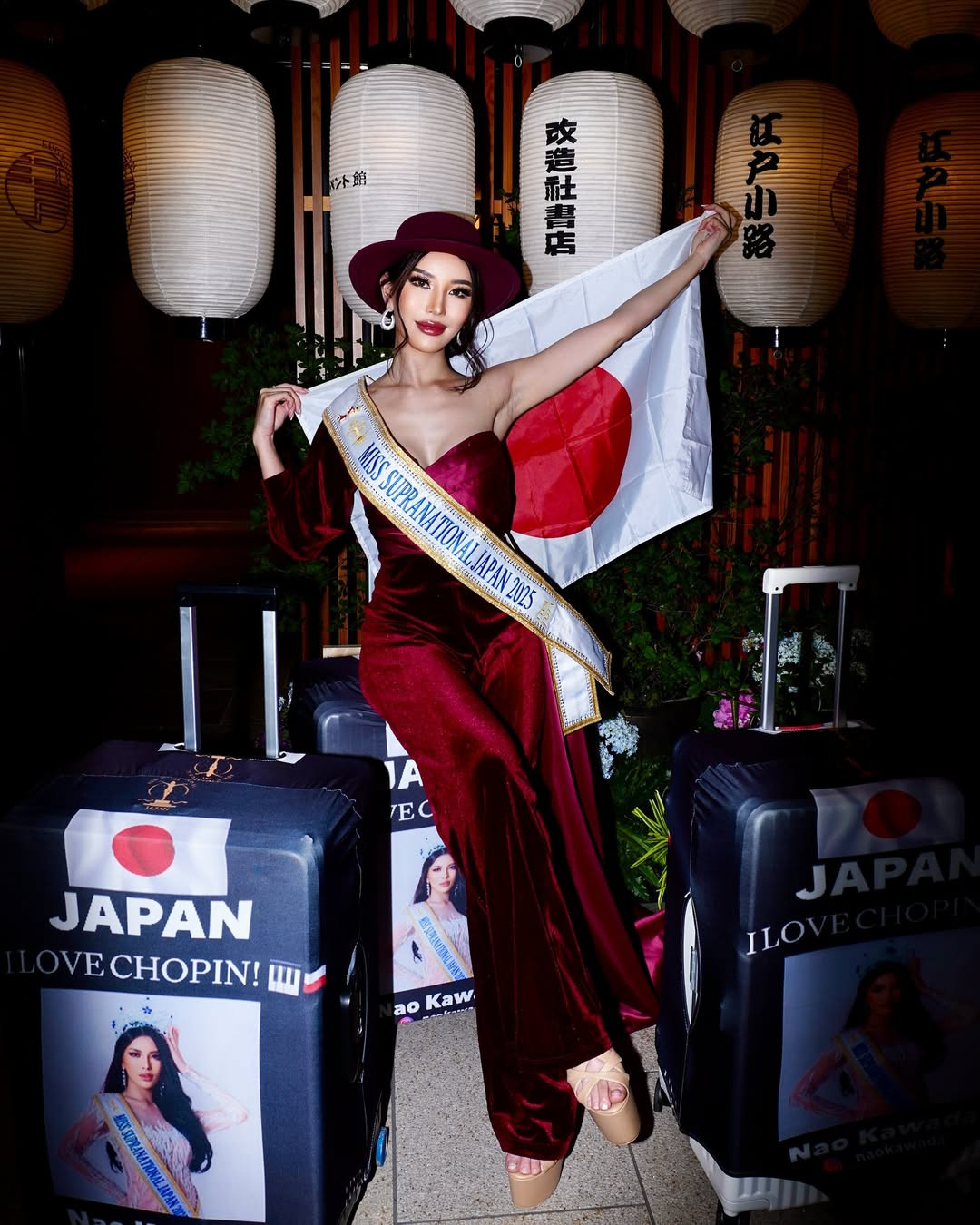 Đại diện Nhật Bản - Nao Kawada - diện trang phục cá tính khi lên đường sang Ba Lan. Cô năm nay 26 tuổi là người mẫu. Kawada có kinh nghiệm sắc đẹp, từng tham gia nhiều cuộc thi. Lần gần đây nhất, cô dự thi The Miss Globe 2023.