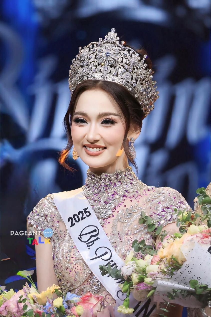 Đêm chung kết cuộc thi Binibining Pilipinas 2025 đã diễn ra ở Araneta Coliseum, Philippines tối 15/6 với chiến thắng thuộc về người đẹp Katrina Anne Johnson. Cô được trao quyền đại diện Philippines tại cuộc thi Hoa hậu Quốc tế 2026. Người đẹp còn giành 2 giải thưởng phụ là Best in Evening Gown và Binibining Dunkin.