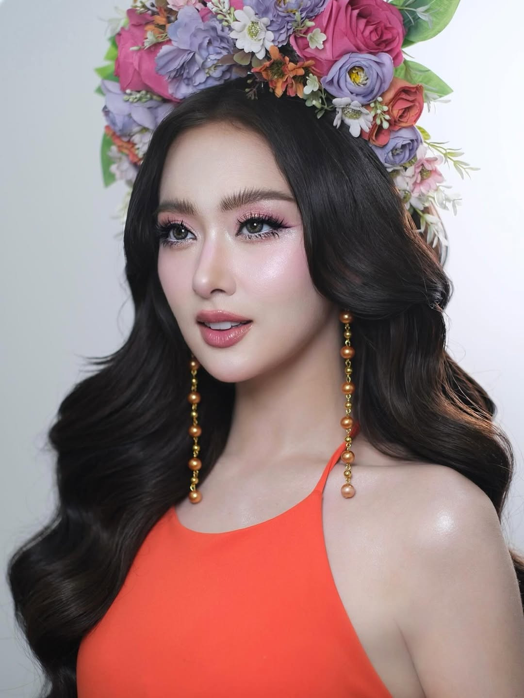 Katrina Anne Johnson năm nay 27 tuổi, là dược sĩ, từng giành ngôi á hậu 1 tại cuộc thi Binibining Pilipinas 2023.