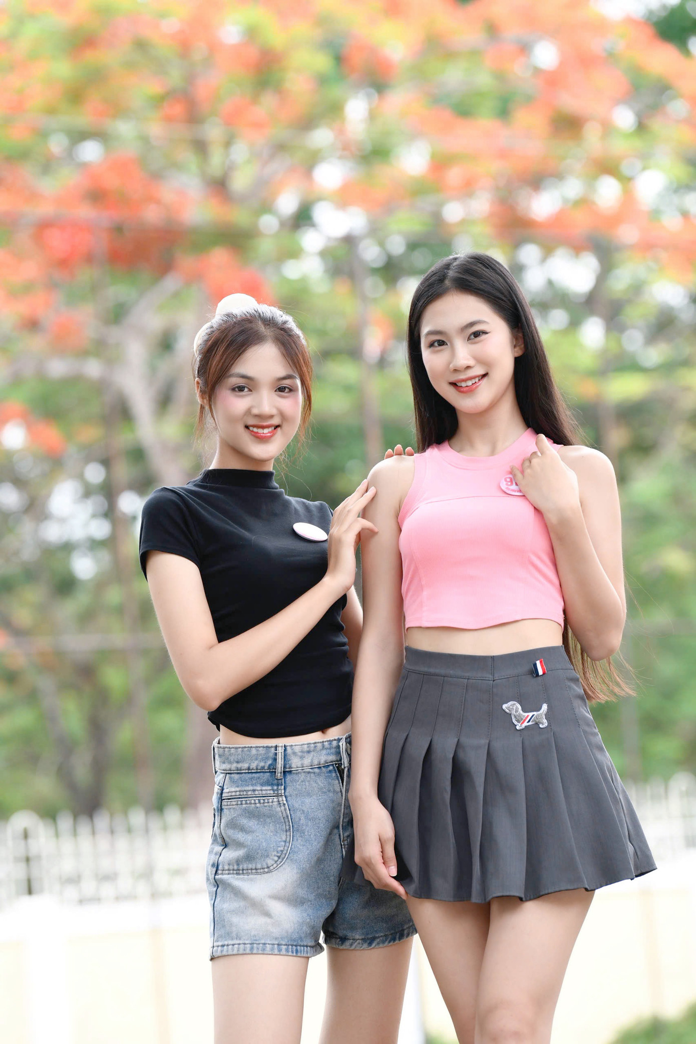 Hai thí sinh Trần Minh Thu và Nguyễn Thị Thu Hằng diện crop-top, khoe eo thon trong những buổi tập luyện. "Chúng tôi đang tích cực tập luyện để có thể mang đến cho khán giả những màn trình diễn bùng cháy, mãn nhãn", Thu Hằng chia sẻ. Trong khi đó thí sinh Minh Thu nói cô thấy buồn khi cuộc thi sắp kết thúc nhưng tin rằng với những gì đã trải nghiệm tại Hoa hậu Việt Nam 2024, tất cả 25 thí sinh đều có những dấu mốc mới rực rỡ.