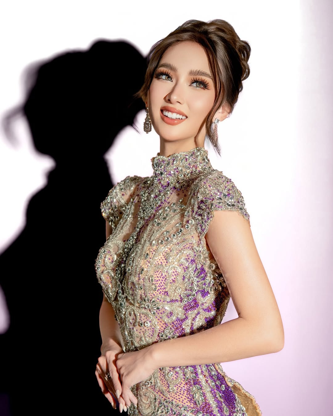 Công chúng quê nhà kỳ vọng Katrina tỏa sáng và mang về vương miện Hoa hậu Quốc tế tiếp theo cho Philippines khi cô đại diện quê nhà tham dự Miss International 2026 ở Nhật Bản.