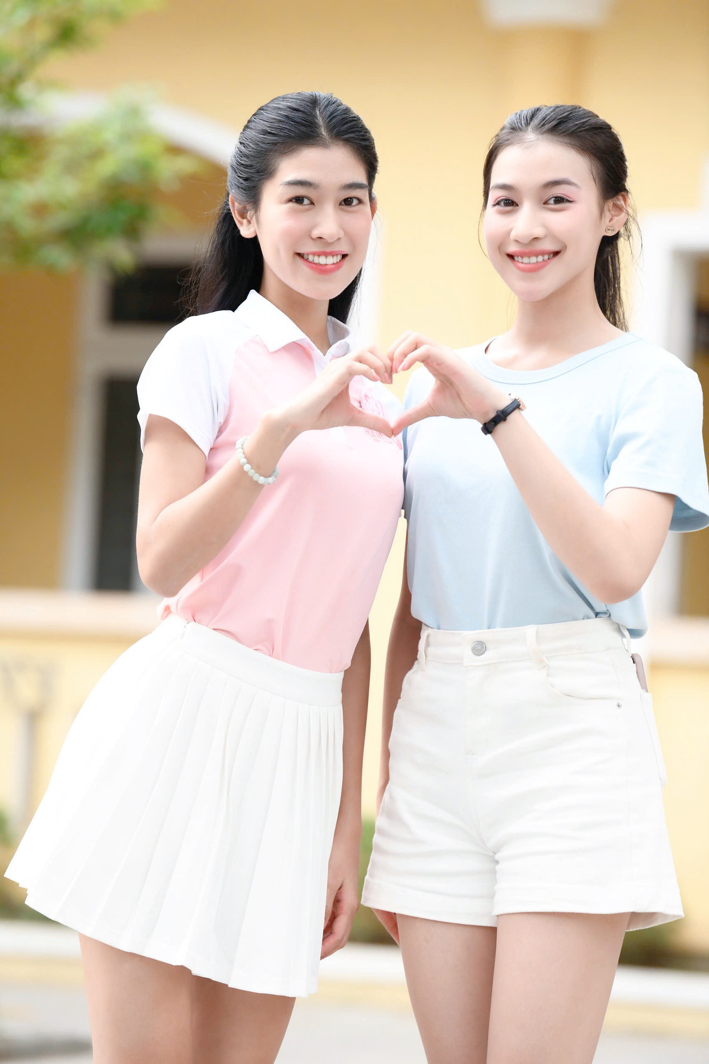 Chia sẻ về 25 thí sinh Hoa hậu Việt Nam 2024, nhà thơ Trần Hữu Việt - Trưởng Ban giám khảo Hoa hậu Việt Nam 2024 - cho biết ở vòng chung kết thí sinh không chỉ thay đổi về ngoại hình mà có sự lột xác về nhiều mặt sau quá trình luyện tập dưới sự hướng dẫn của các huấn luyện viên giàu kinh nghiệm. Nhà thơ Trần Hữu Việt khẳng định đã bắt đầu nhìn thấy sự bứt phá ở các thí sinh.