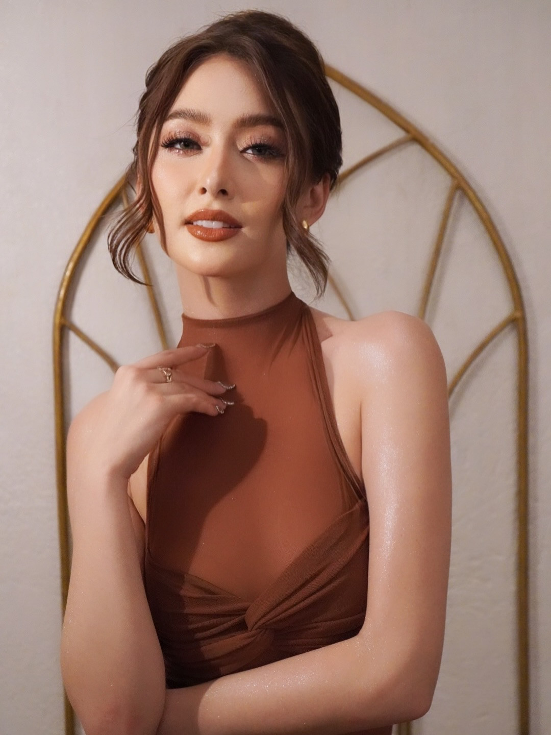 Công chúng quê nhà kỳ vọng Katrina tỏa sáng và mang về vương miện Hoa hậu Quốc tế tiếp theo cho Philippines khi cô đại diện quê nhà tham dự Miss International 2026 ở Nhật Bản.