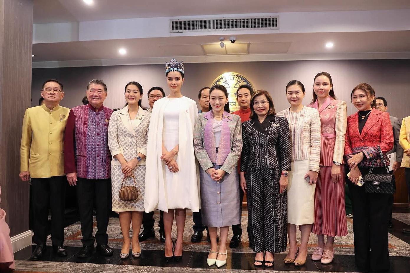 Hoa hậu Thế giới 2025 Suchata Chuangsri diện kiến Thủ tướng Thái Lan Paetongtarn Shinawatra.