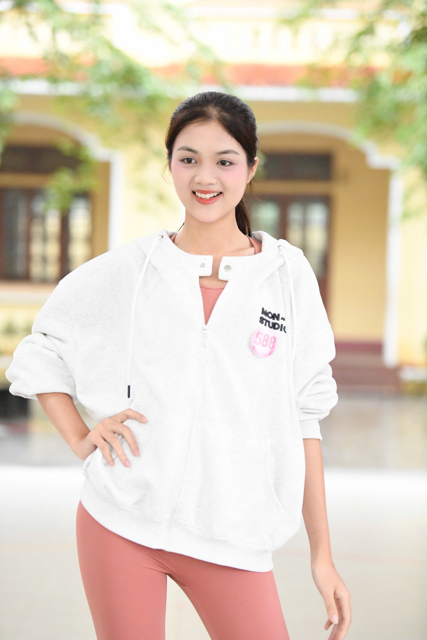 Nguyễn Thị Thu Hằng, Trần Minh Thu được nhận xét có vóc dáng ấn tượng, kỹ năng catwalk ngày càng tiến bộ. Họ cho biết tiếp tục tích cực tập luyện để có thể tự tin hơn nữa trong đêm chung kết.