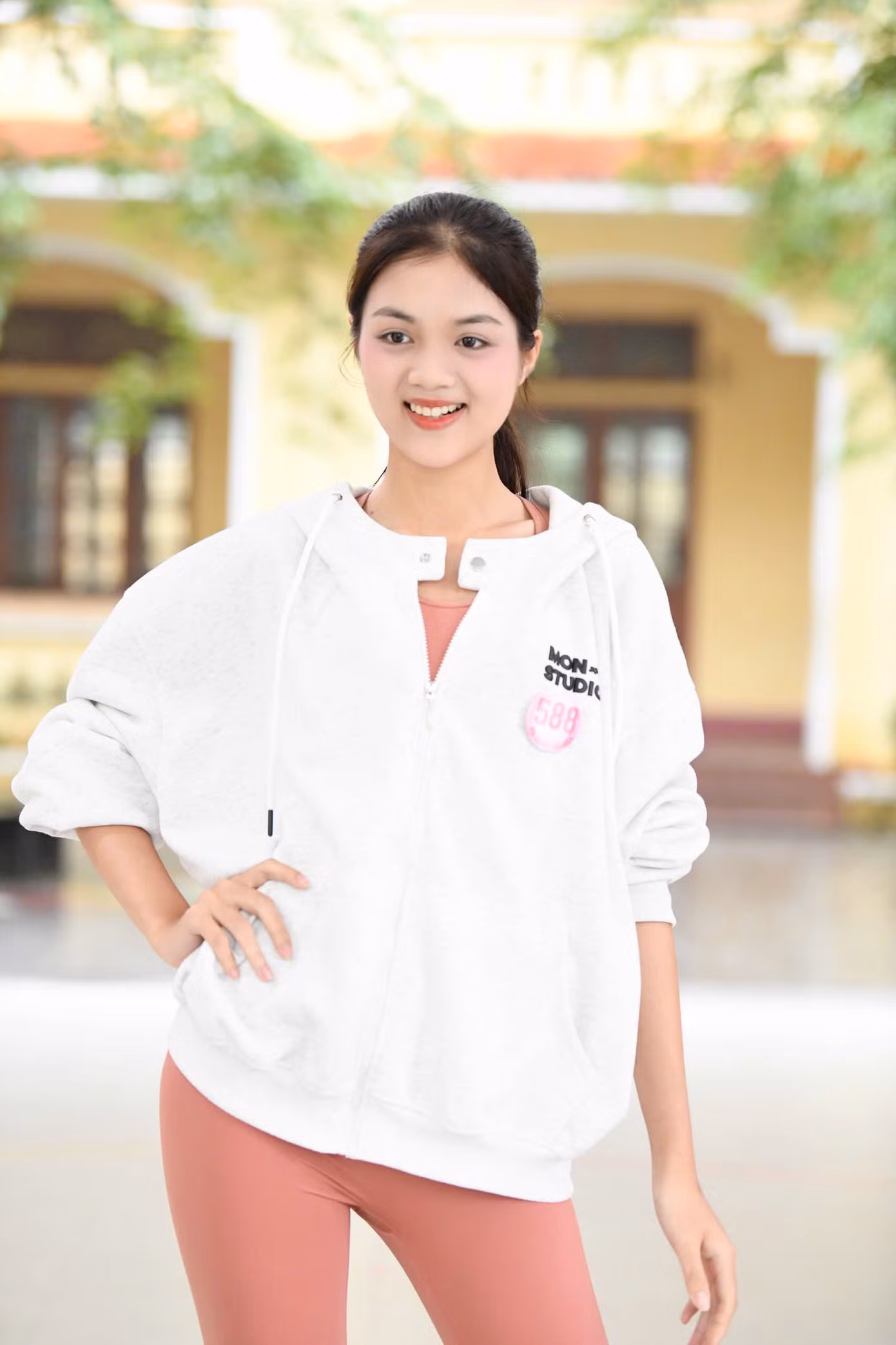 Nguyễn Thị Thu Hằng, Trần Minh Thu được nhận xét có vóc dáng ấn tượng, kỹ năng catwalk ngày càng tiến bộ. Họ cho biết tiếp tục tích cực tập luyện để có thể tự tin hơn nữa trong đêm chung kết.