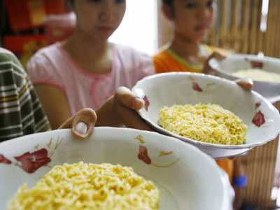 “Cho rằng E102 sử dụng đúng hàm lượng là an toàn thì đó là kết luận võ đoán, chưa thực sự lấy sức khỏe của người tiêu dùng làm trọng”, PGS.TS Nguyễn Duy Thịnh Ảnh: Quốc Dũng, Hồng Vĩnh