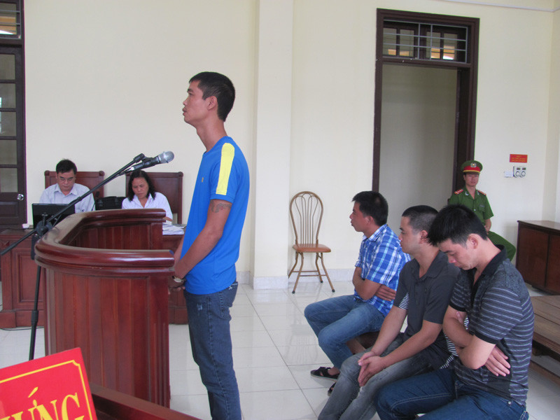 Bị cáo Tú bất ngờ phản cung. Ảnh: Duy Chiến. Bị cáo Tú bất ngờ phản cung. Ảnh: Duy Chiến