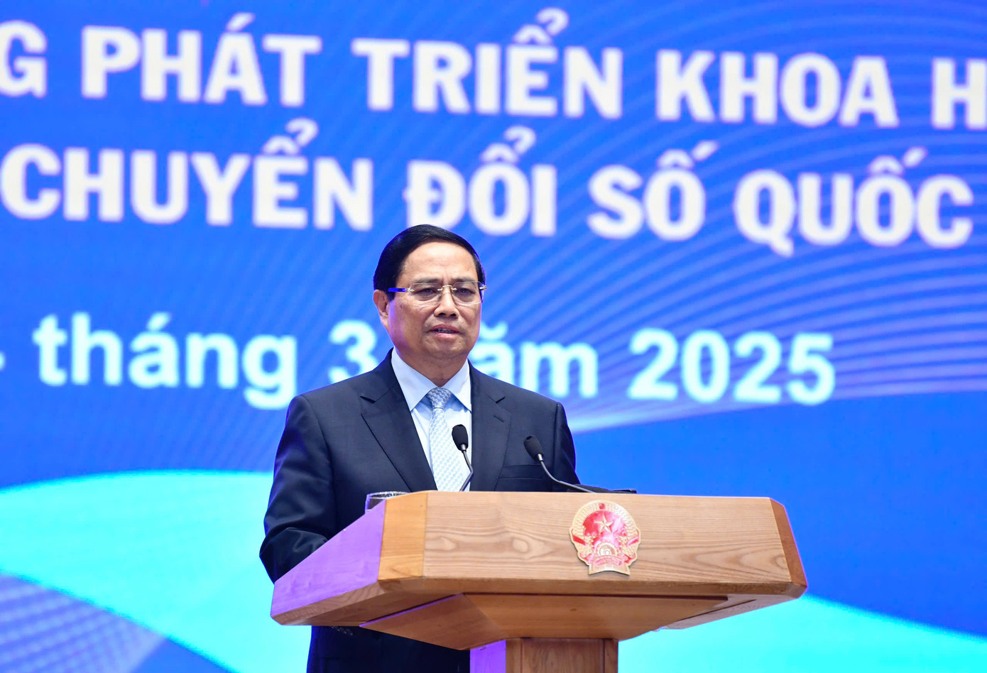 Thủ tướng phát biểu kết luận cuộc đối thoại với thanh niên. Ảnh: Như Ý Thủ tướng phát biểu kết luận cuộc đối thoại với thanh niên. Ảnh: Như Ý