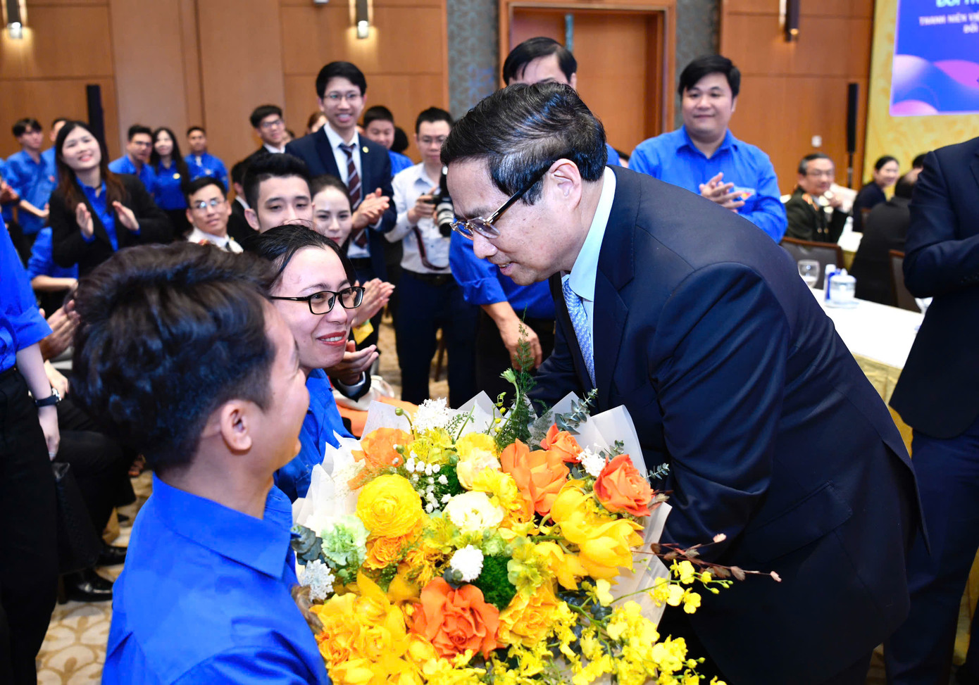 Thủ tướng kêu gọi thanh niên Việt Nam phát huy mạnh mẽ hơn nữa tinh thần “Đâu cần thanh niên có, việc gì khó có thanh niên”. Ảnh: Như Ý Thủ tướng kêu gọi thanh niên Việt Nam phát huy mạnh mẽ hơn nữa tinh thần “Đâu cần thanh niên có, việc gì khó có thanh niên”. Ảnh: Như Ý