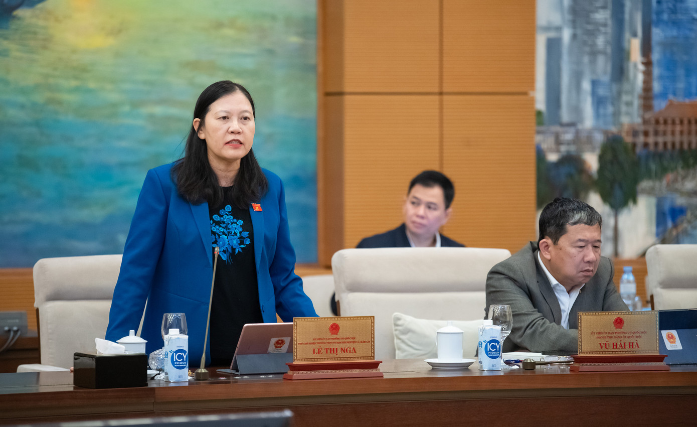Phó Chủ nhiệm thường trực Ủy ban Dân nguyện và Giám sát Lê Thị Nga. Phó Chủ nhiệm thường trực Ủy ban Dân nguyện và Giám sát Lê Thị Nga.