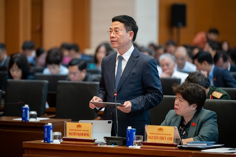 Bộ trưởng Bộ Khoa học và Công nghệ Nguyễn Mạnh Hùng.