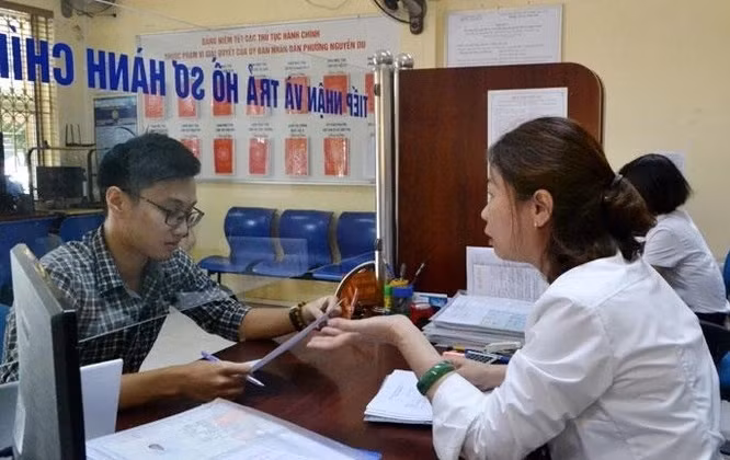 Cán bộ, công chức được bảo lưu chế độ, chính sách tiền lương và phụ cấp chức vụ khi sắp xếp đơn vị hành chính (Ảnh minh họa)