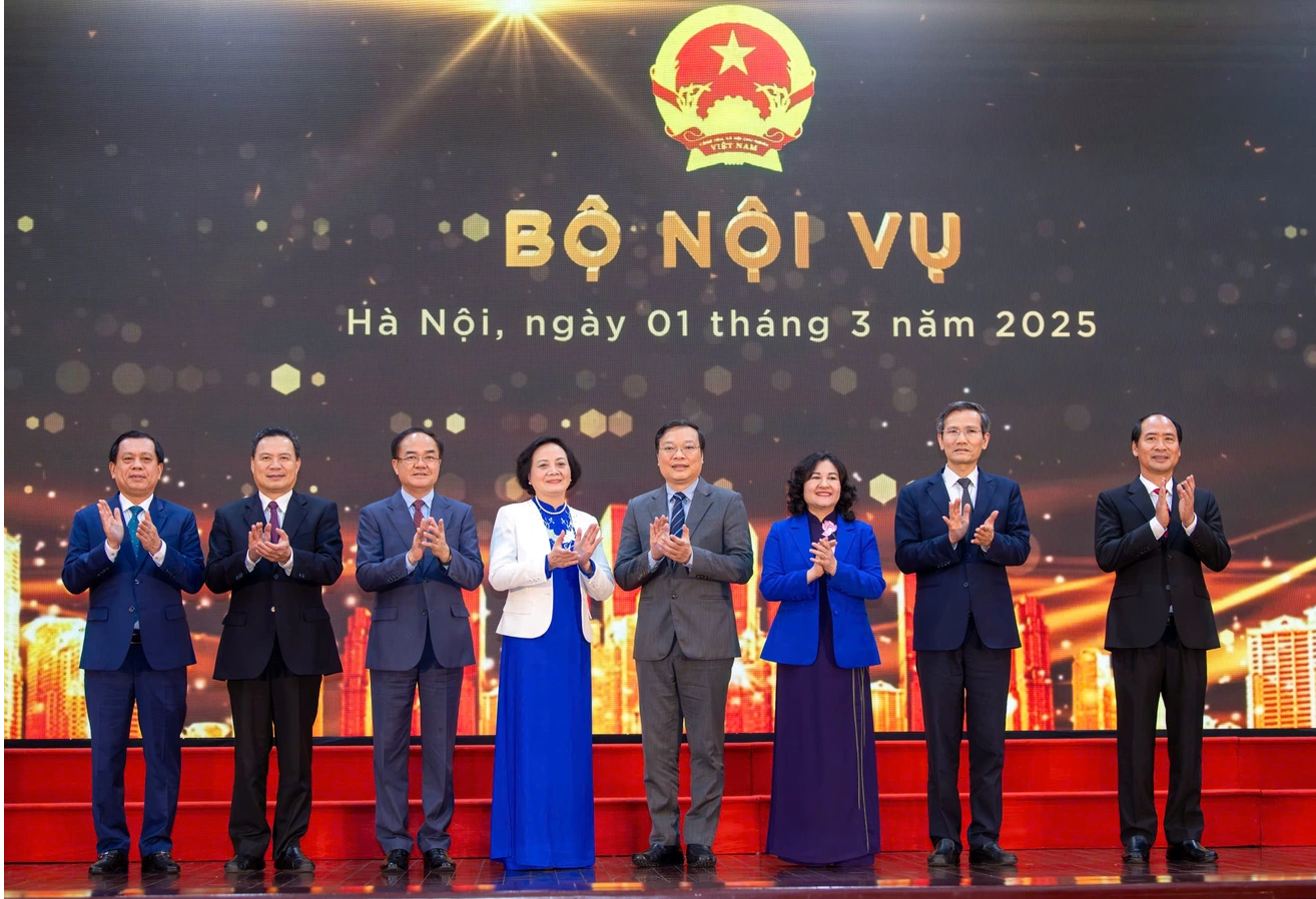 Lãnh đạo Bộ Nội vụ mới gồm Bộ trưởng Phạm Thị Thanh Trà và 7 thứ trưởng. (Ảnh: Dân Trí).