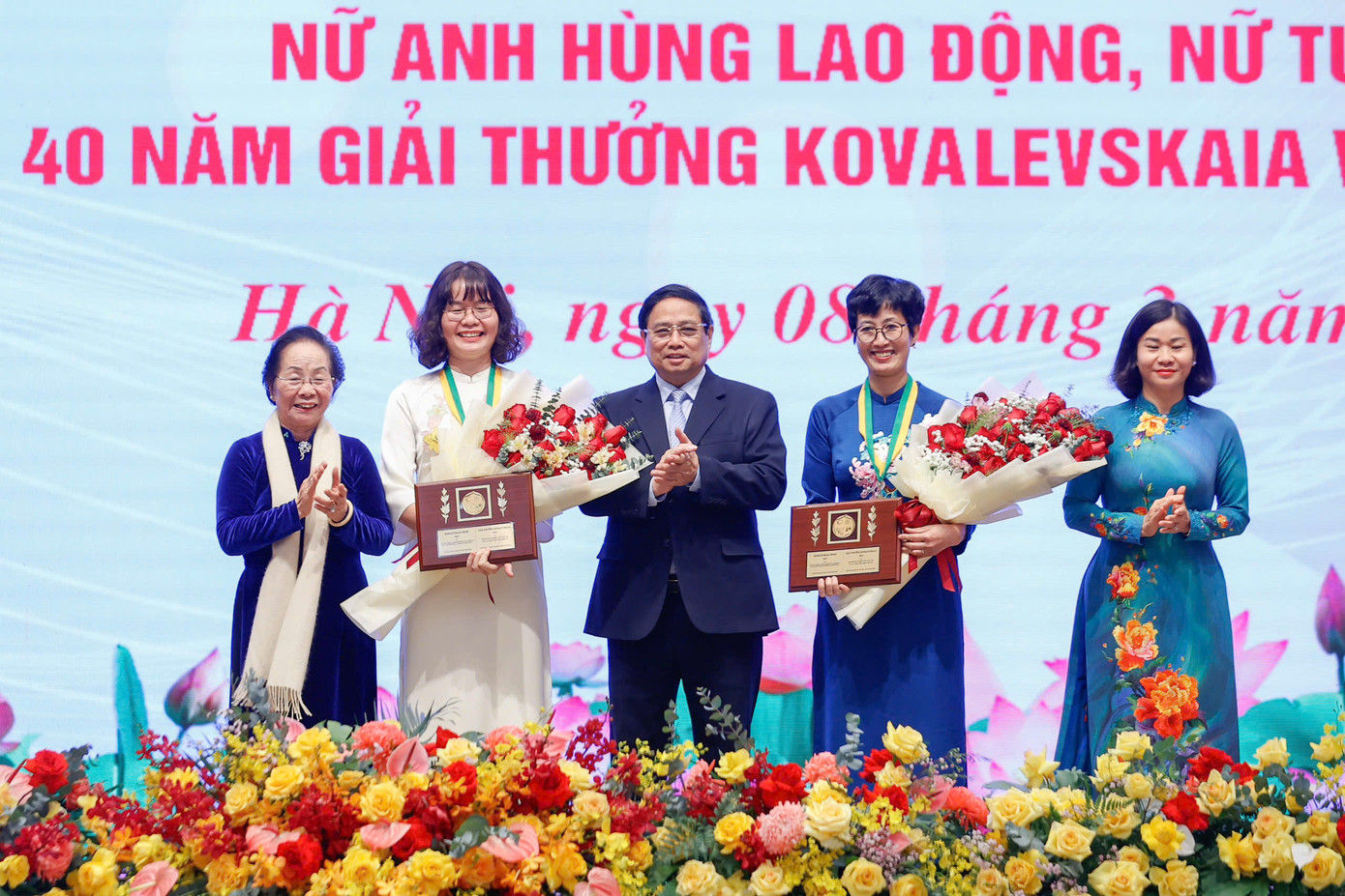 Giải thưởng Kovalevskaia năm 2024 được trao cho 2 cá nhân: PGS.TS Nguyễn Minh Tân và PGS.TS Đặng Thị Mỹ Dung. Ảnh: Nhật Bắc
