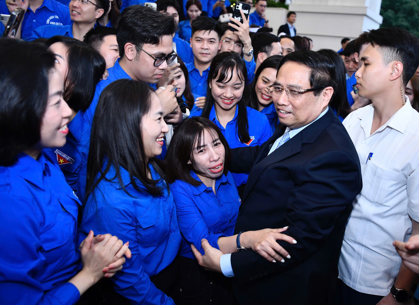 Thủ tướng kêu gọi thanh niên Việt Nam phát huy mạnh mẽ hơn nữa tinh thần “Đâu cần thanh niên có, việc gì khó có thanh niên”. Ảnh: Như Ý Thủ tướng kêu gọi thanh niên Việt Nam phát huy mạnh mẽ hơn nữa tinh thần “Đâu cần thanh niên có, việc gì khó có thanh niên”. Ảnh: Như Ý