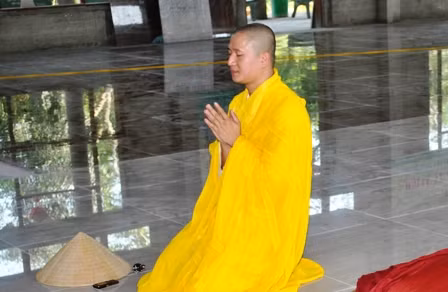 Đại đức Thích Giác Ân chỉ ở tại chùa đọc kinh, sám hối không được đi ra ngoài tiếp xúc với mọi người trong 3 tháng. Đại đức Thích Giác Ân chỉ ở tại chùa đọc kinh, sám hối không được đi ra ngoài tiếp xúc với mọi người trong 3 tháng