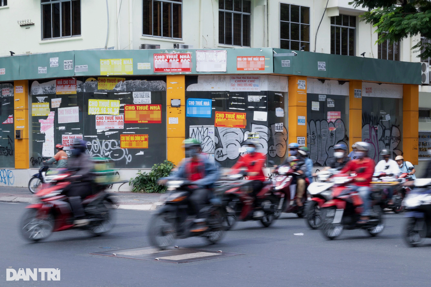 Bà Nguyễn Thị Lệ cũng đã đề nghị UBND thành phố xây dựng các chiến lược, chính sách phục vụ nhu cầu quảng cáo của người dân, doanh nghiệp. Đồng thời, địa phương cần sớm xây dựng và phê duyệt quy hoạch quảng cáo ngoài trời dựa trên Luật Quảng cáo.