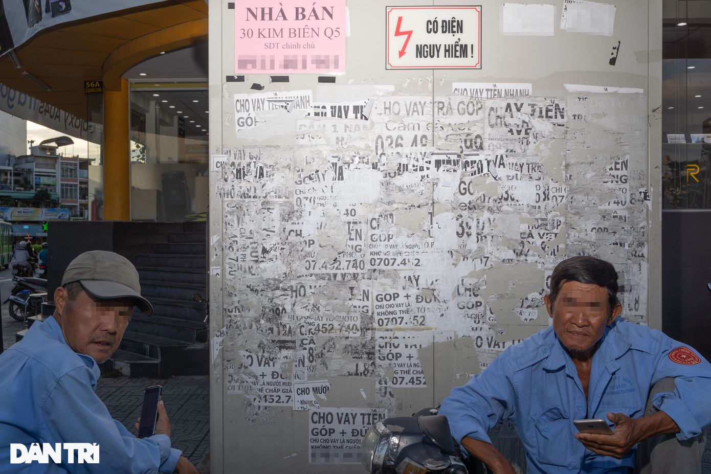 Không ít lần các tủ điện được các đoàn thanh niên, cộng đồng dân cư ra sức xử lí để đưa về nguyên trạng, tuy nhiên vừa dỡ bỏ đi thì lại bị dán tiếp.