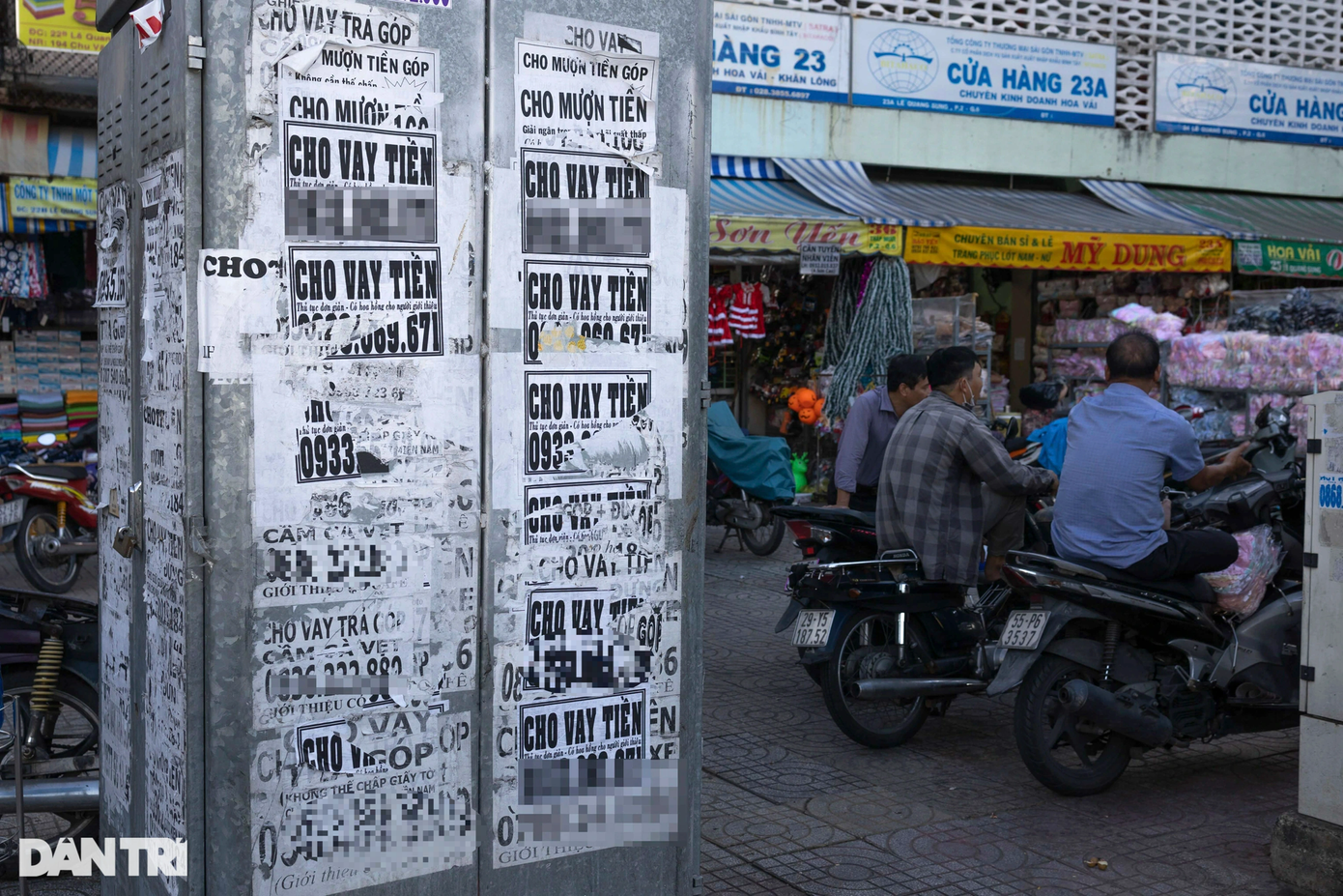 Tại buổi giải trình về hiệu quả quản lý Nhà nước về hoạt động quảng cáo trên địa bàn TPHCM. Bà Nguyễn Thị Lệ, Chủ tịch HĐND TPHCM cũng bày tỏ bức xúc trước thực trạng vẽ bậy lên tường, công trình công cộng đã tồn tại nhiều năm nhưng chưa được xử lí dứt điểm.