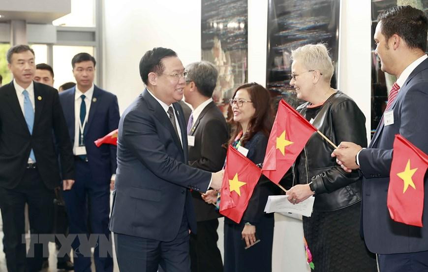 Chủ tịch Quốc hội Vương Đình Huệ với giảng viên, sinh viên Đại học Waikato. (Ảnh: Doãn Tấn/TTXVN)